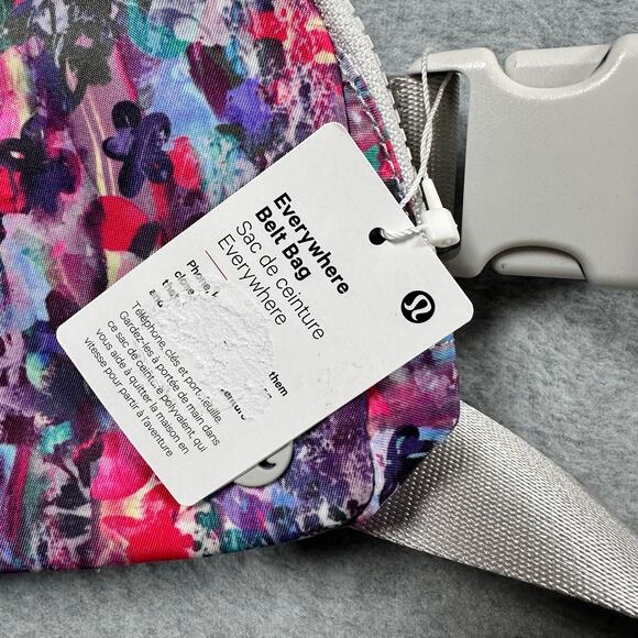 Lululemon Everywhere Belt Bag Watercolor NWT - Picture 3 of 5